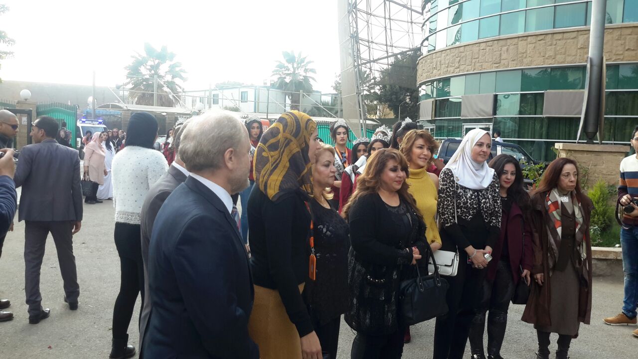 زيارة ملكات العرب لمستشفى السرطان (2)