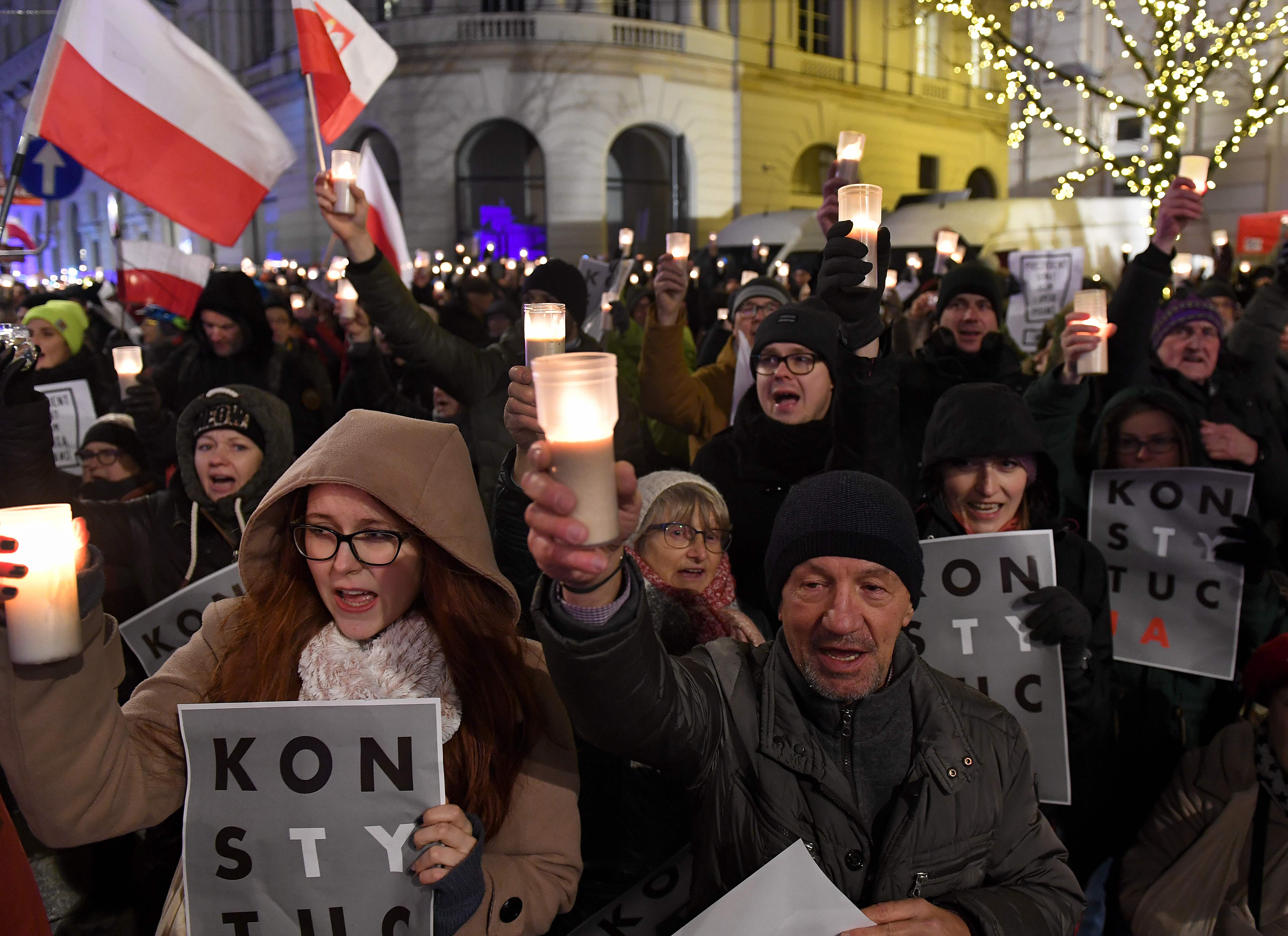 مظاهرات حاشدة فى بولندا دفاعا عن استقلال القضاء