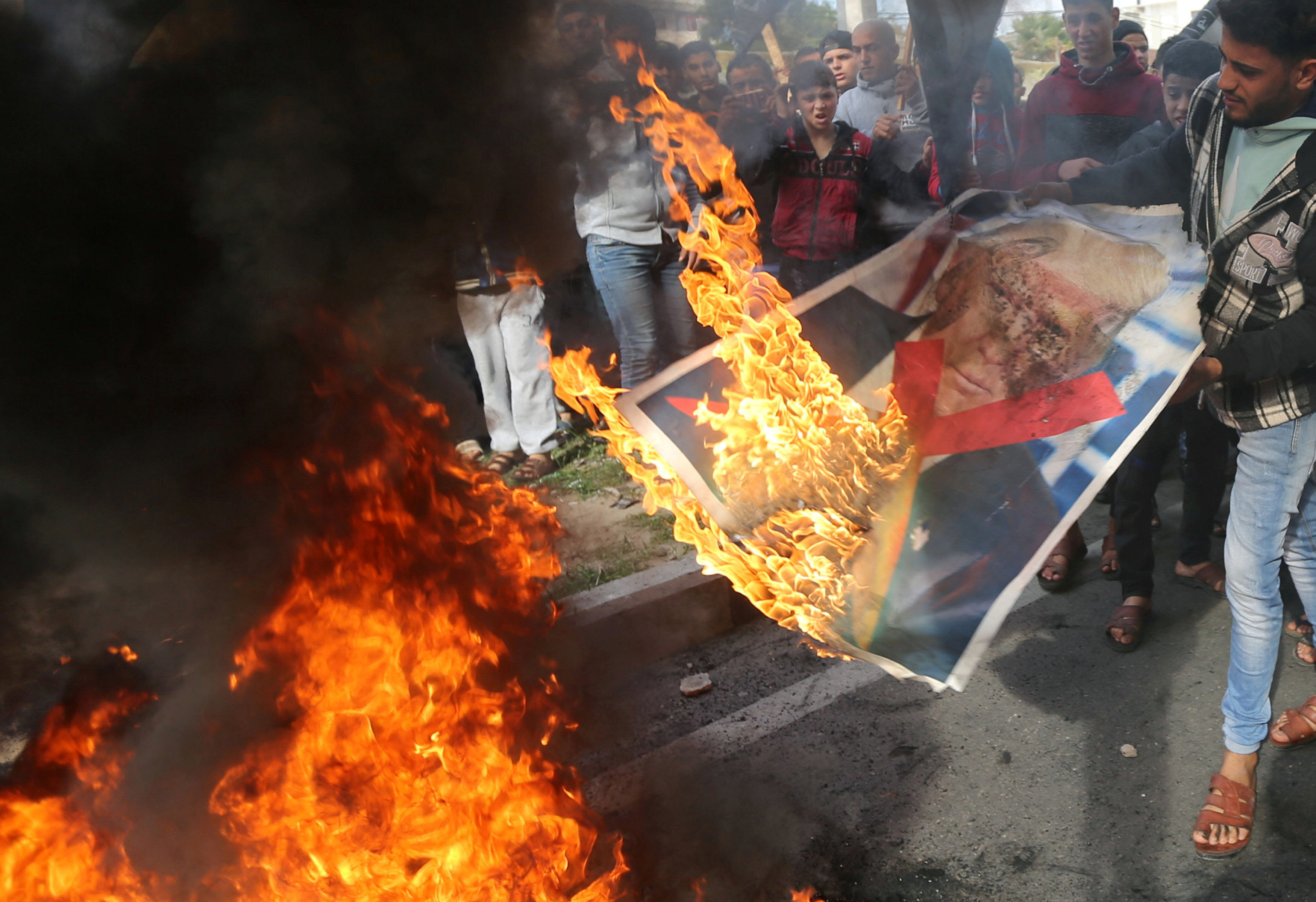 حرق صور ترامب فى مظاهرات فلسطينية