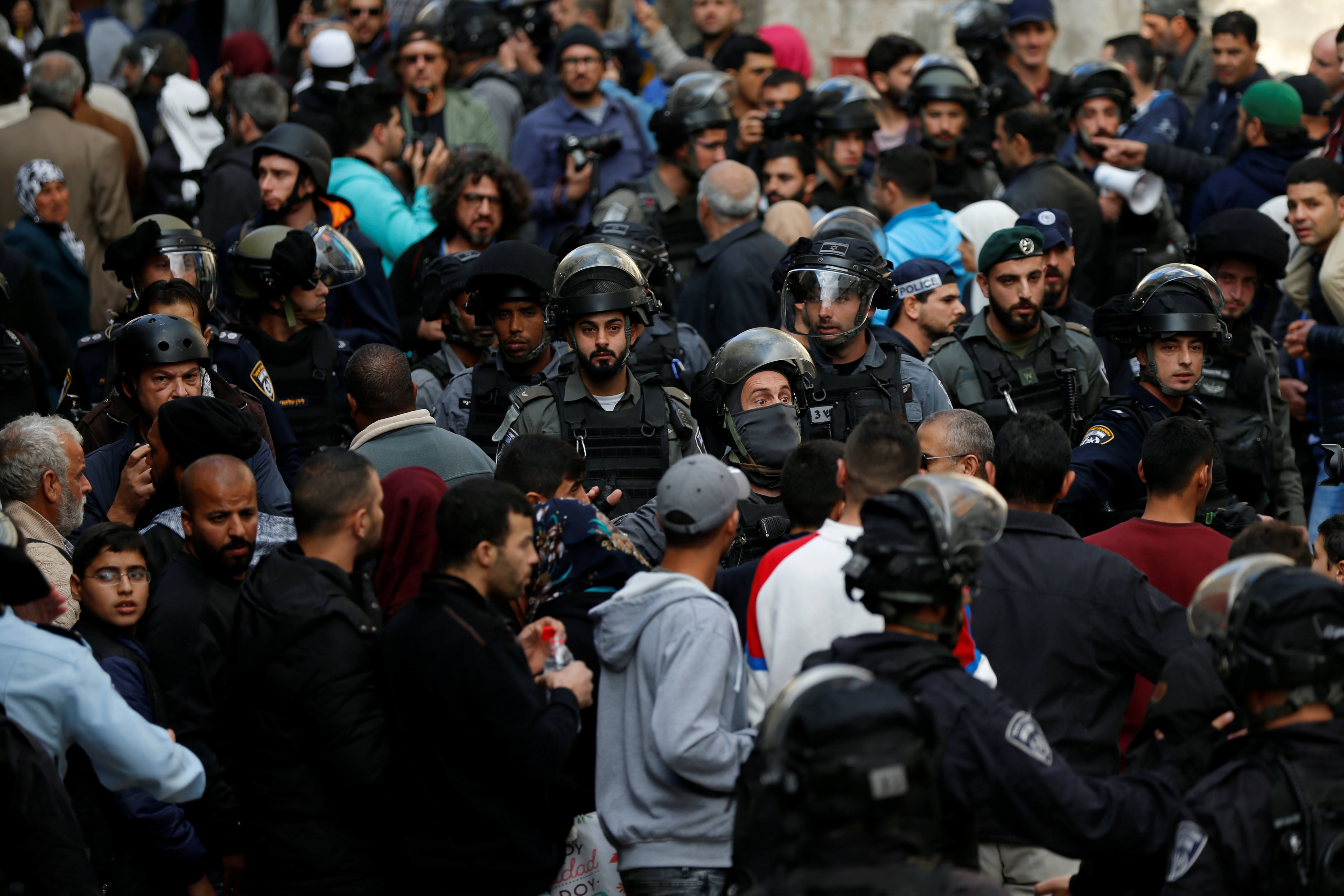 اشتباكات بين قوات الاحتلال ومتظاهرين فلسطينيين