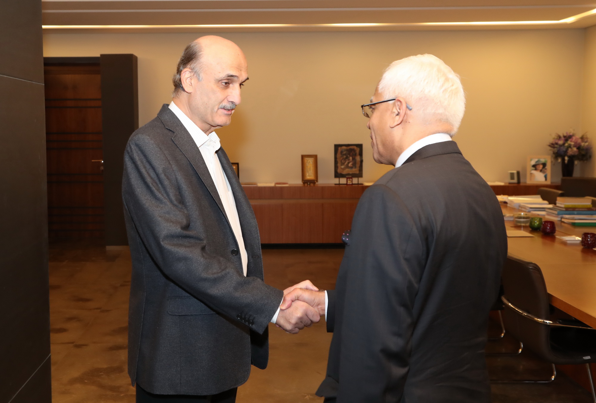 Dr Geagea meeting the Indian Amb (3)