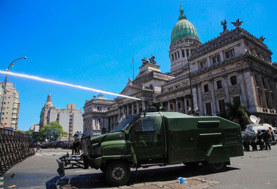 جانب من الشرطة الأرجنتينية
