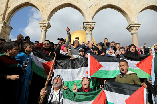 فلسطينيون يتوافدون على الأقصى لأداء صلاة الجمعة