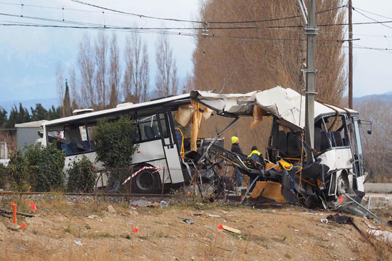 حادث تصادم حافلة مدرسية فى فرنسا