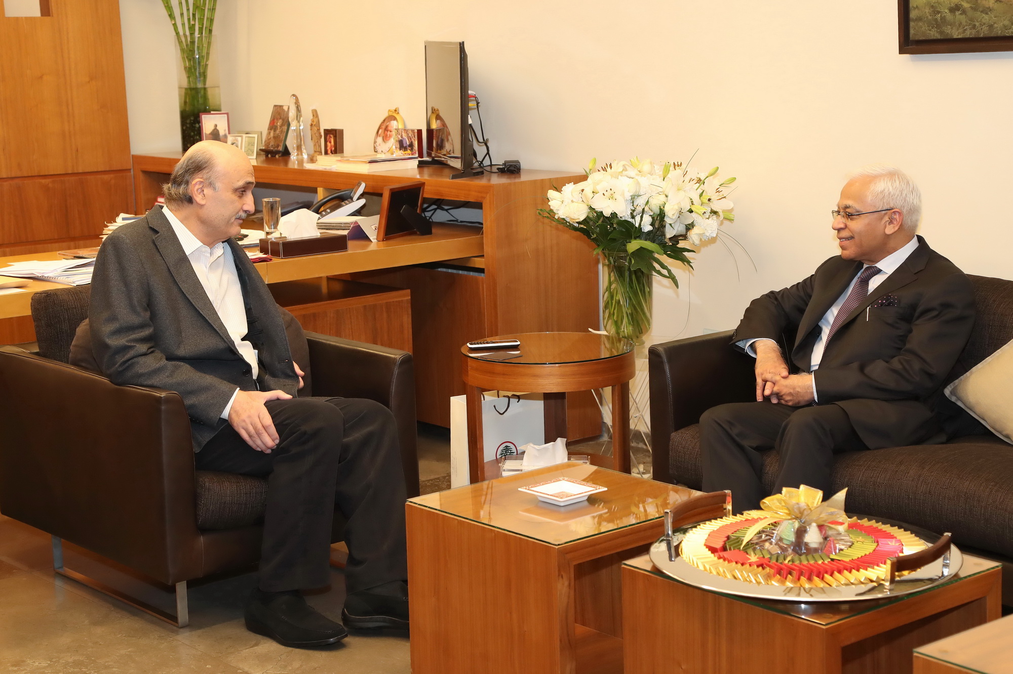 Dr Geagea meeting the Indian Amb (1)