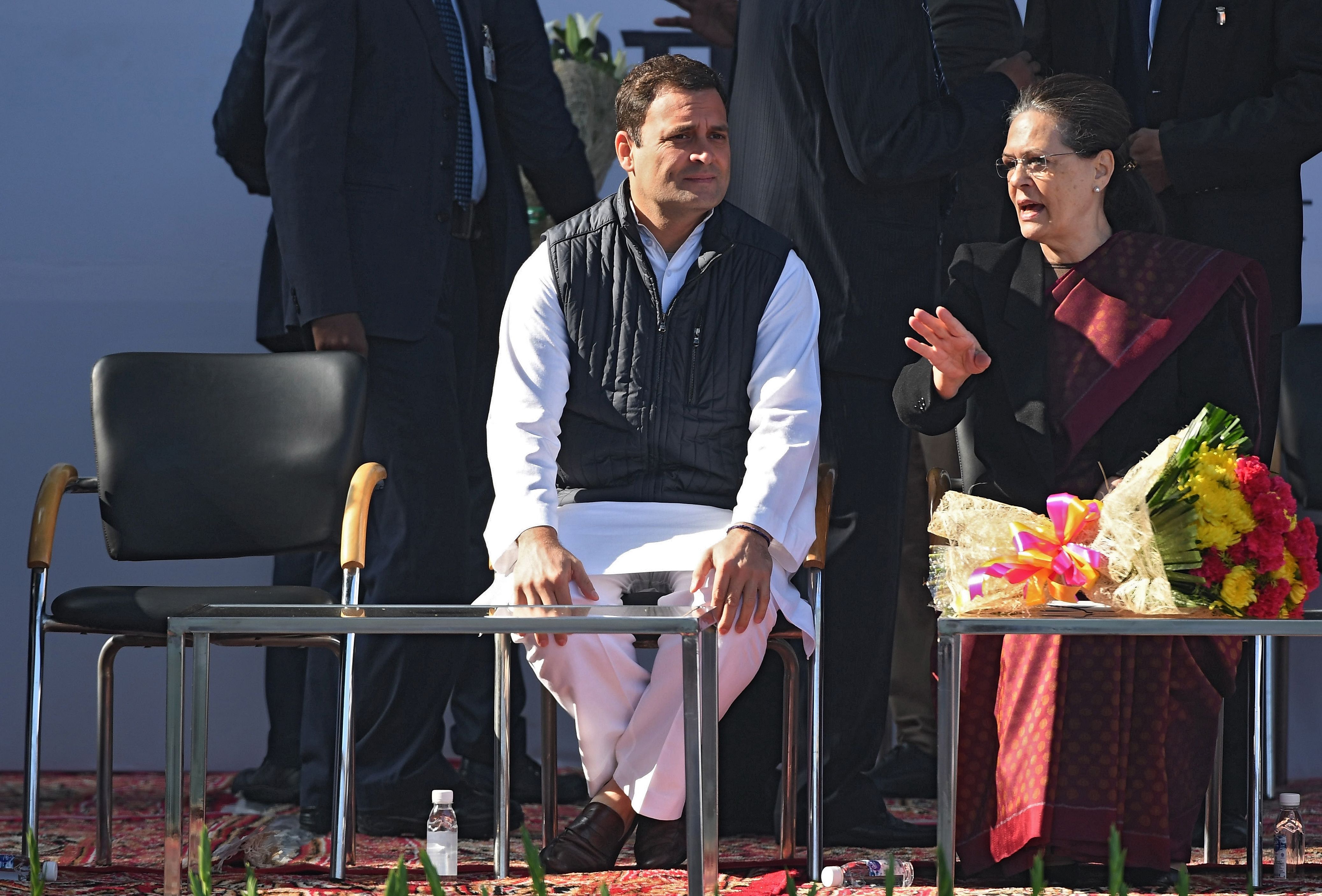 راهول غاندى يتسلم رئاسة حزب المؤتمر الهندى من والدته