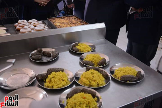  وجبات لحوم وأرز لطلاب فى المدارس