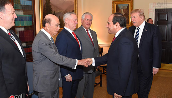 السيسى يصافح الوزراء الأمريكيين خلال زيارته لواشنطن