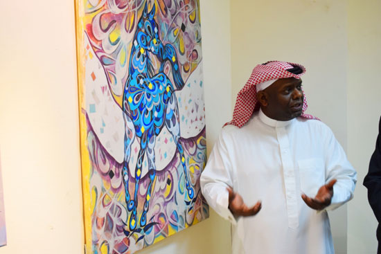  الفنان سعد الملحم يشرح لوحاته المميزة بالحروف