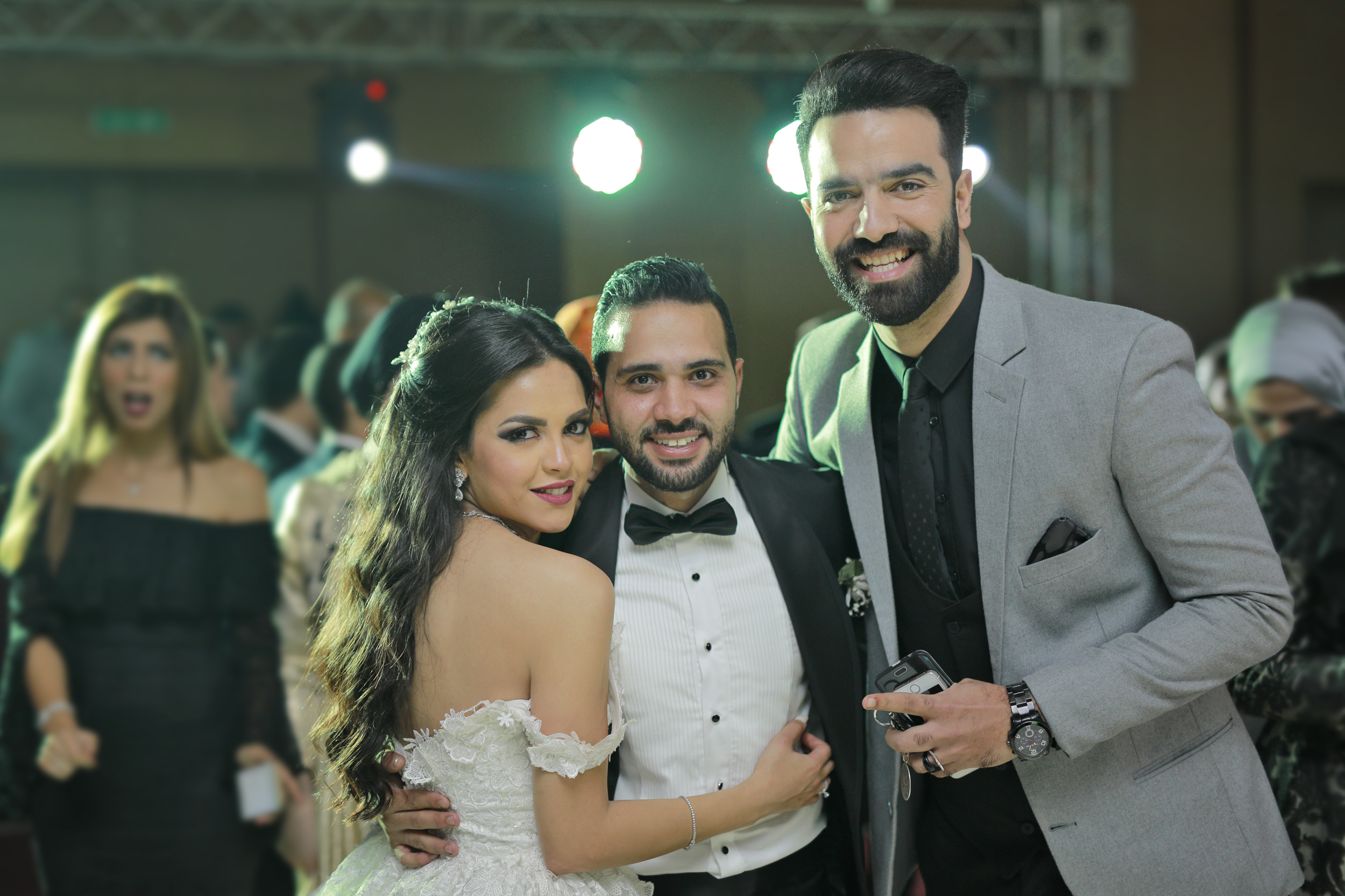 محمد سراج مع العروسين