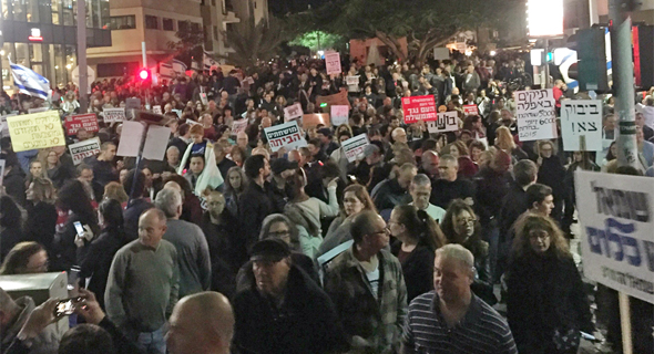 مظاهرات حاشدة فى تل أبيب للمطالبة بمحاكمة حكومة نتنياهو بسبب الفساد