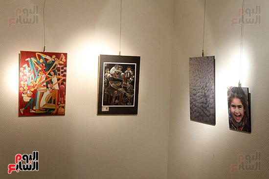 صور مايا مرسى  اسعاد يونس يتفقدان معرض للفنون التشكيلية (6)