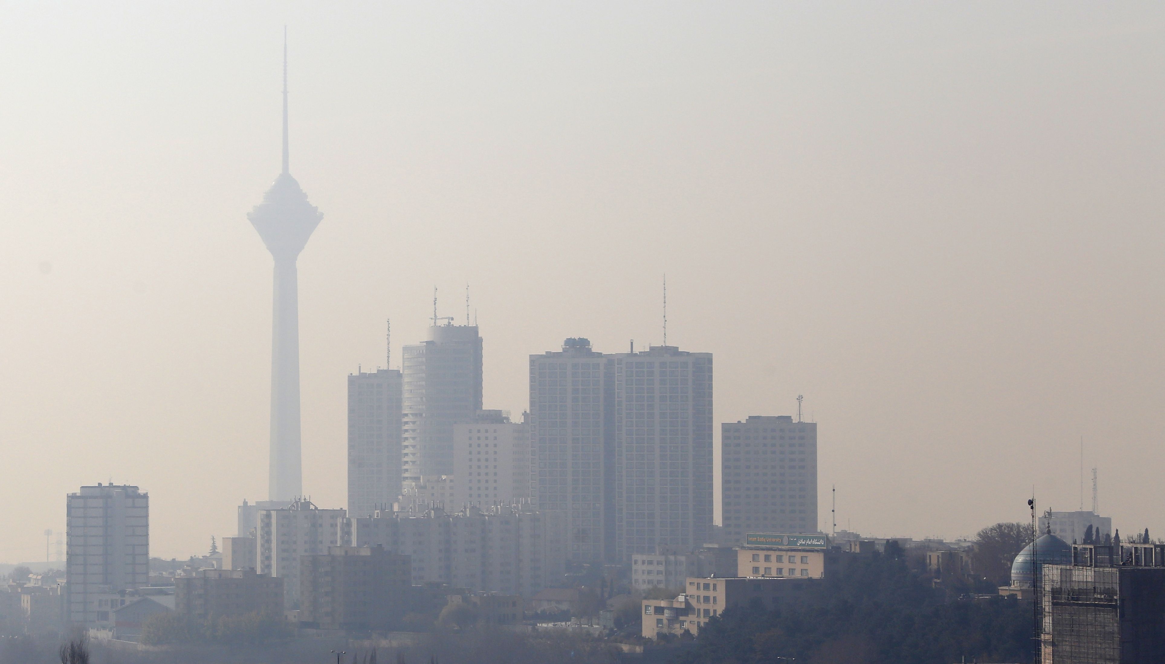 تلوث جوى شديد فى مدن إيرانية