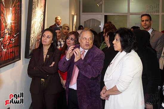 صور مايا مرسى  اسعاد يونس يتفقدان معرض للفنون التشكيلية (19)