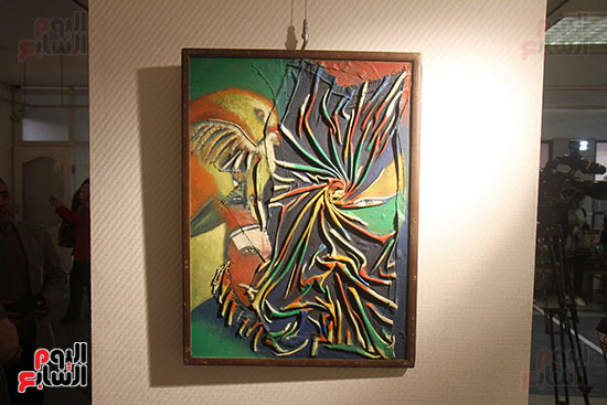 صور مايا مرسى  اسعاد يونس يتفقدان معرض للفنون التشكيلية (10)