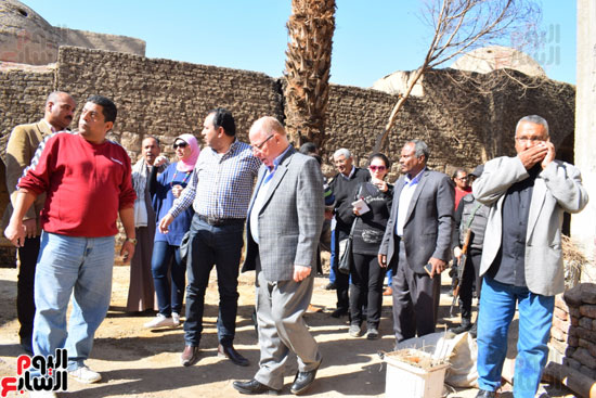 جولة الوزير والمحافظ لتفقد ترميم قرية حسن فتحي التاريخية
