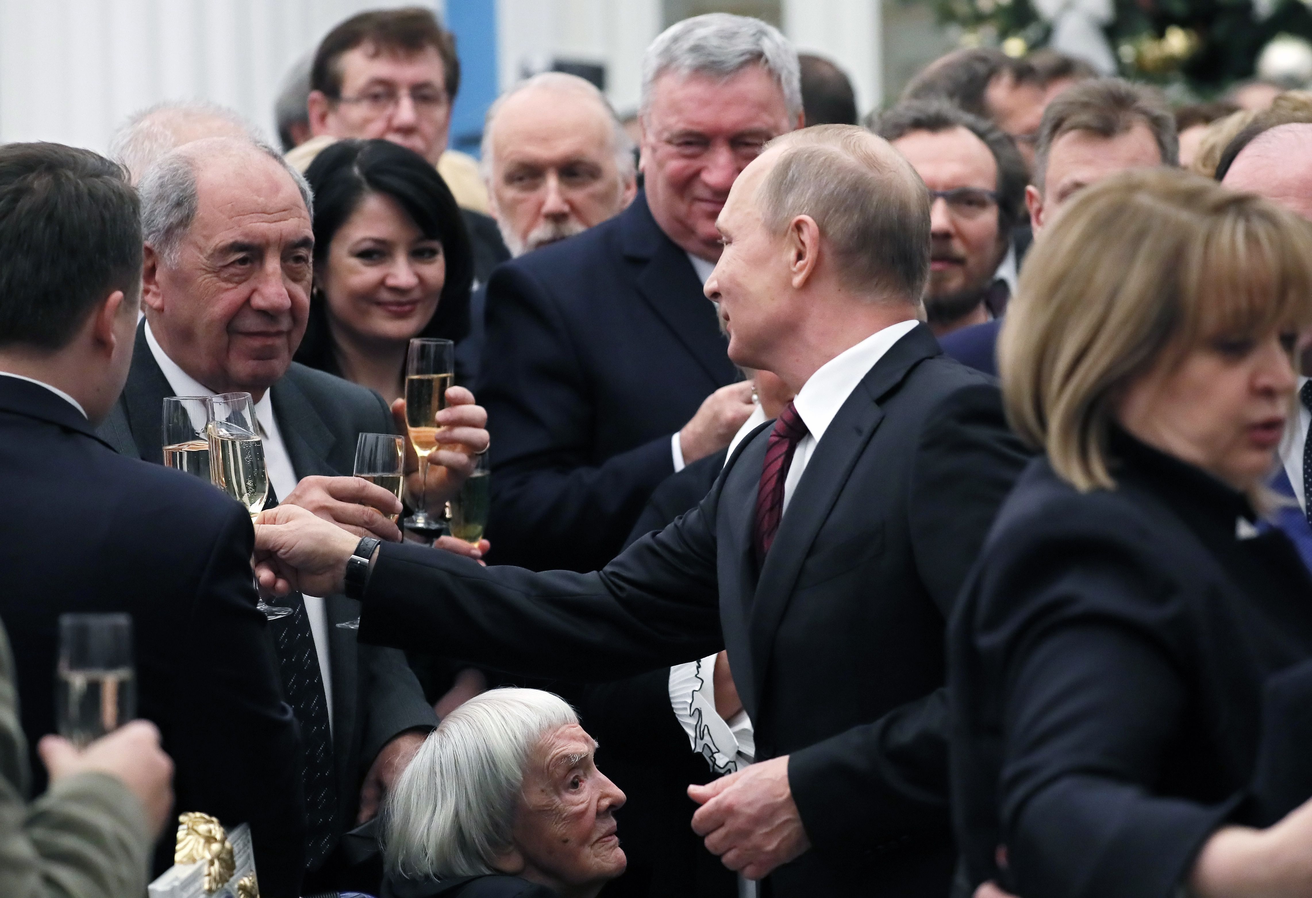  بوتين وضيوف الحفل 