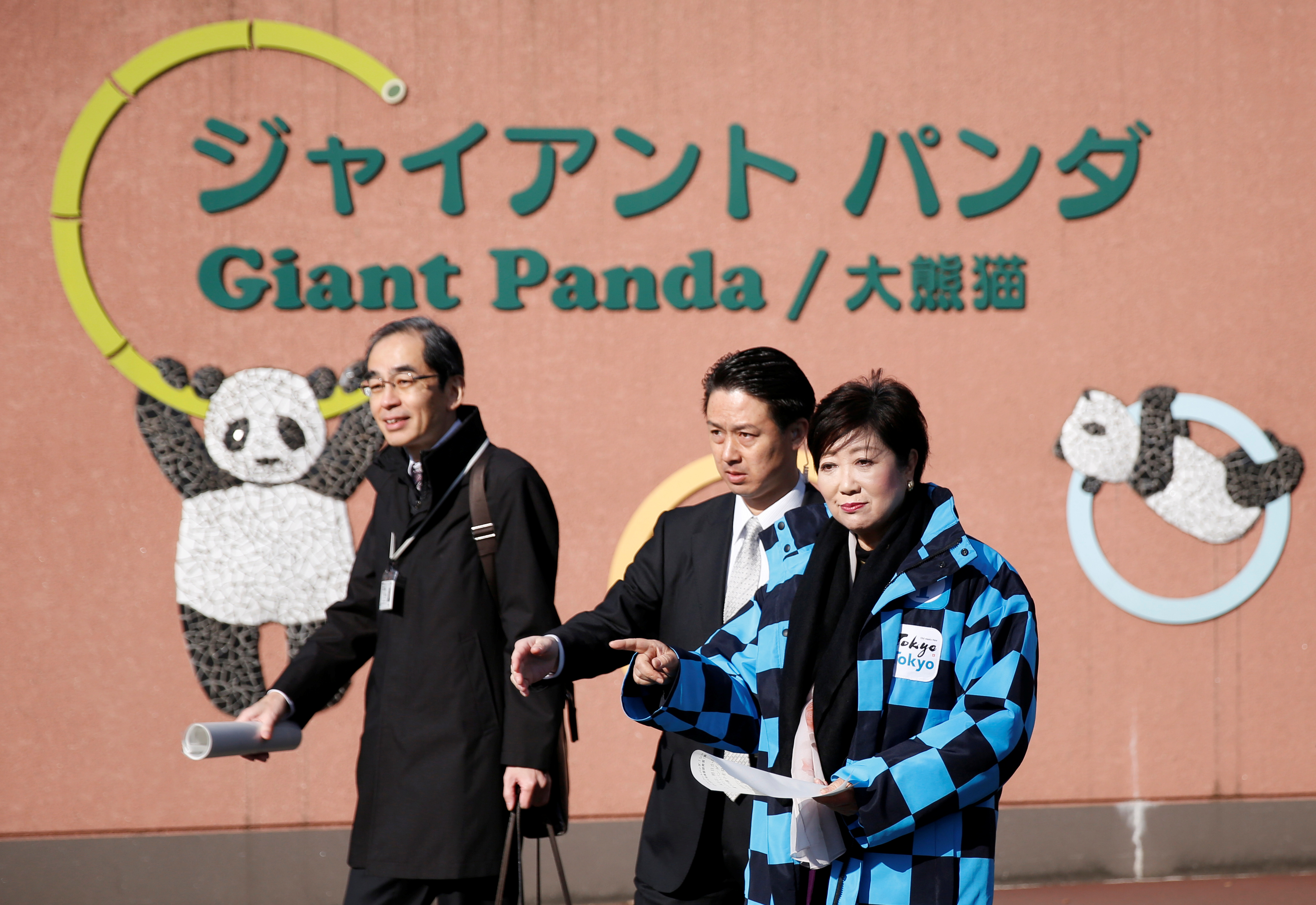 رئيسة بلدية طوكيو فى حديقة أوينو