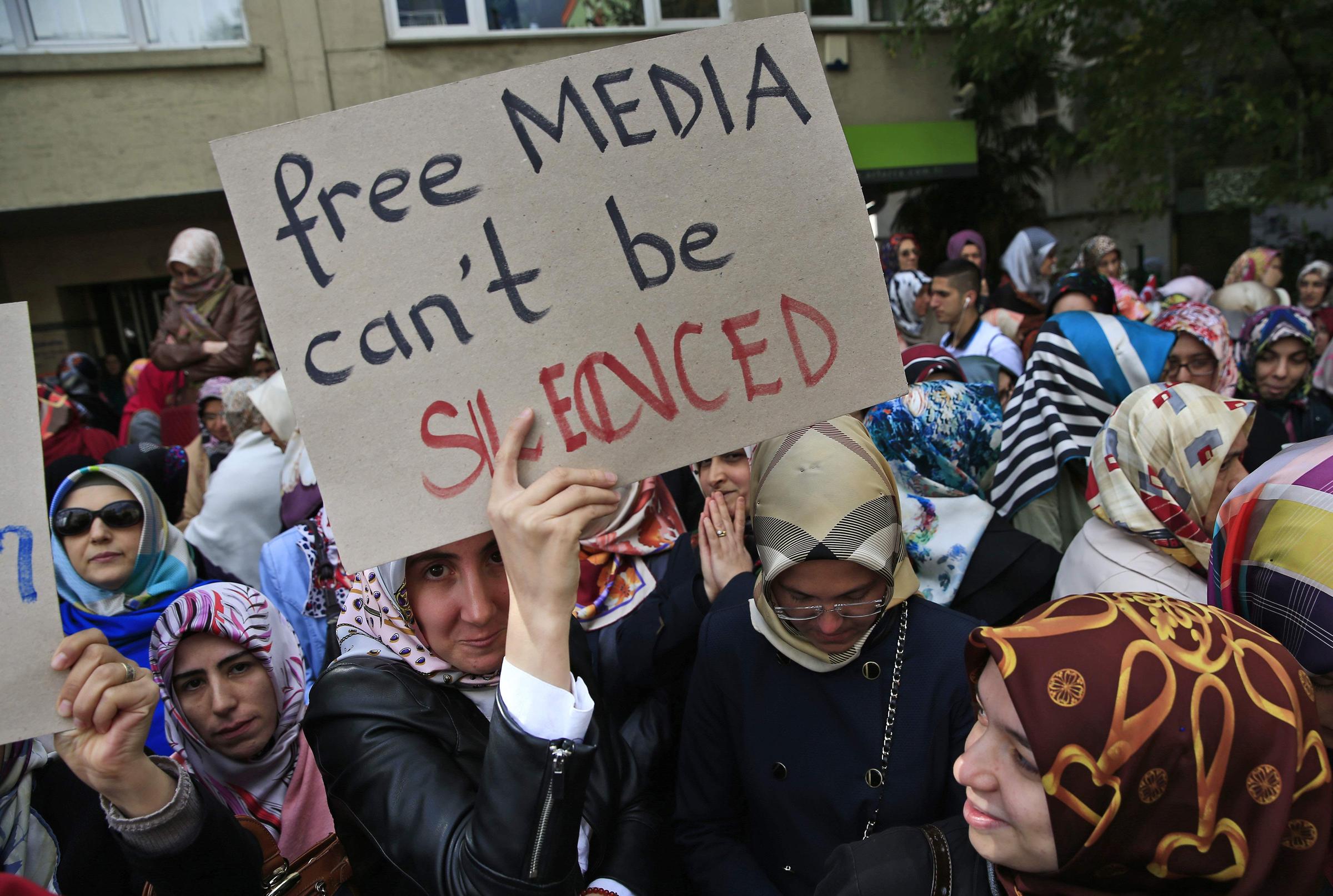 مظاهرات فى تركيا ضد اعتقال صحفيين
