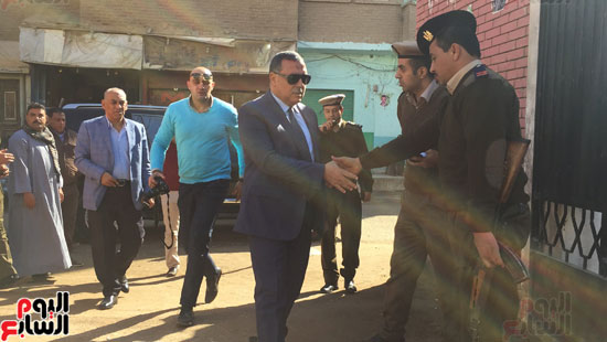 صور.. مدير أمن سوهاج يتفقد لجان الانتخابات التكميلية بجرجا فى سوهاج  (13)