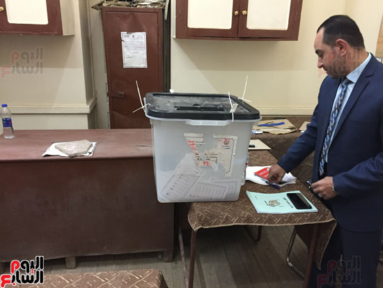 صور.. مدير أمن سوهاج يتفقد لجان الانتخابات التكميلية بجرجا فى سوهاج  (6)