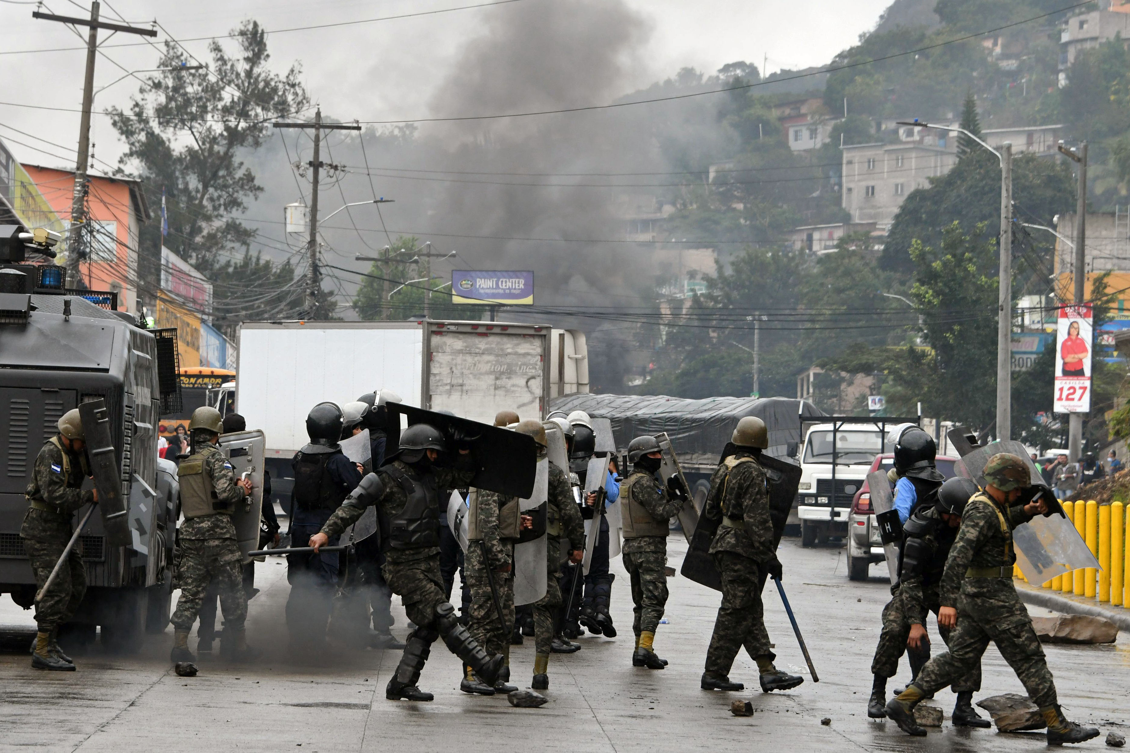 قوات شرطة هندوراس تشتبك مع المعارضة