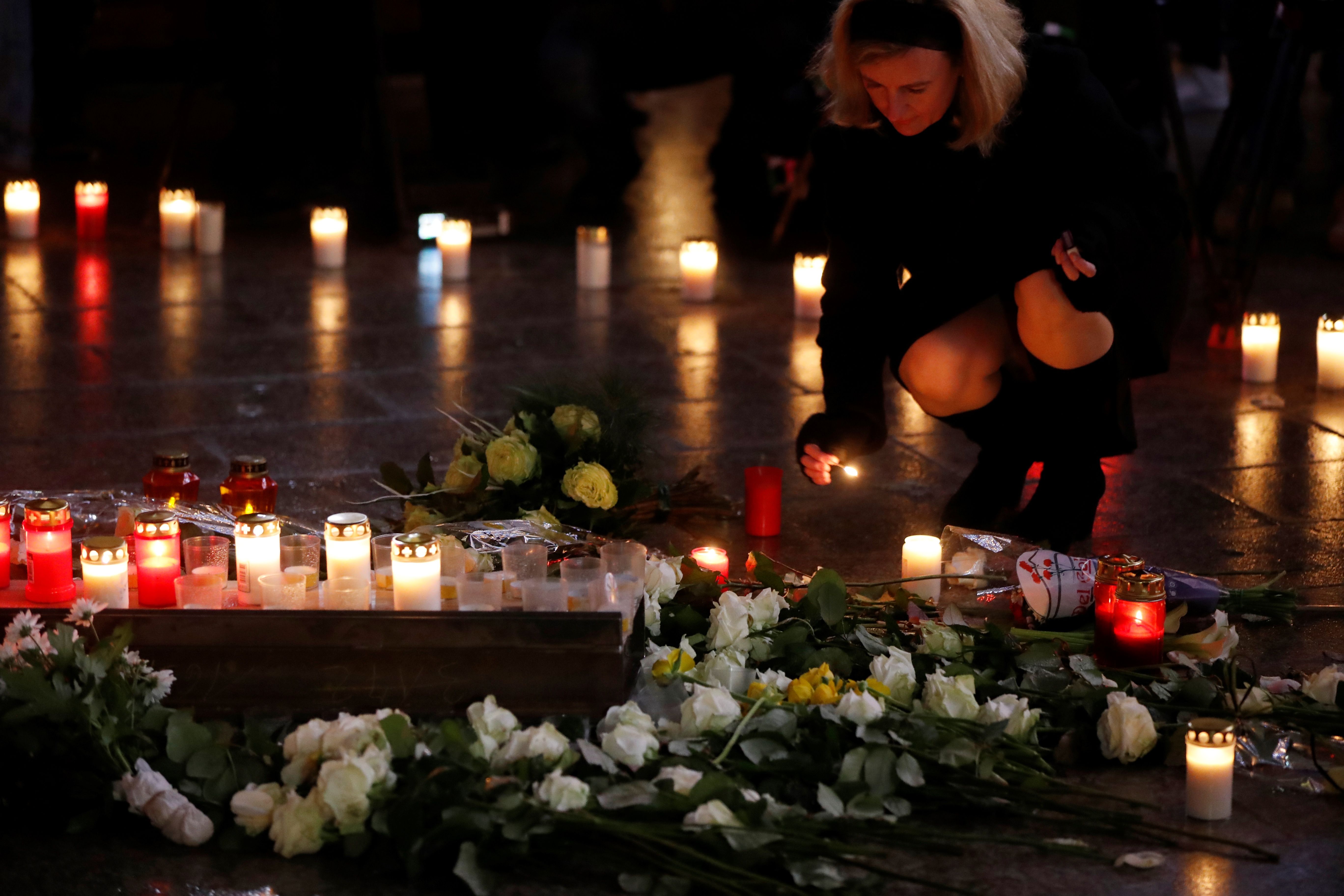 وقفة بالشموع خلال الذكرى الأولى لضحايا حادث الدهس ببرلين