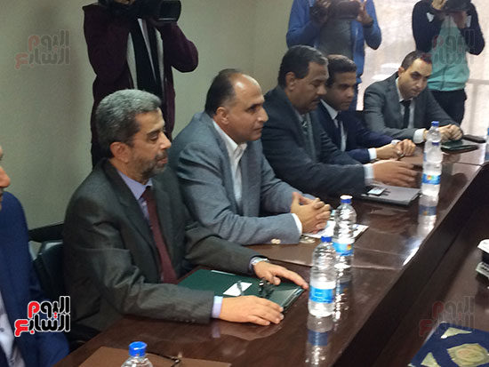 صور وزير الشباب والرياضة خلال لقاء مجلس الإسماعيلى (3)