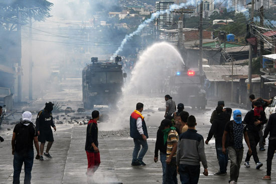اشتباكات بين شرطة هندوراس والمعارضة بعد فوز الرئيس الحالى بولاية جديدة