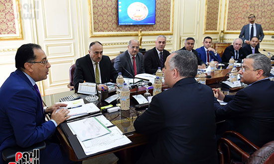 صور مصطفى مدبولى يلتقى وزير الرى لمتابعة عدد من ملفات القطاع  (4)