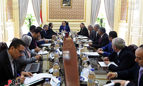 صور مصطفى مدبولى يلتقى وزير الرى لمتابعة عدد من ملفات القطاع  (2)