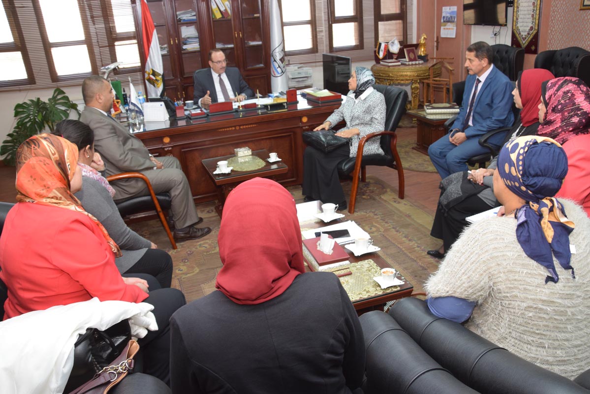 محافظ بنى سويف يوقع بروتوكول مع المجلس القومى للمرأة (3)