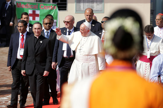 البابا فرنسيس فى ختام زيارته لبنجلادش