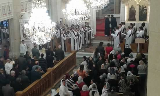 المئات يحضرون أول قداس بكنيسة مارجرجس  (4)