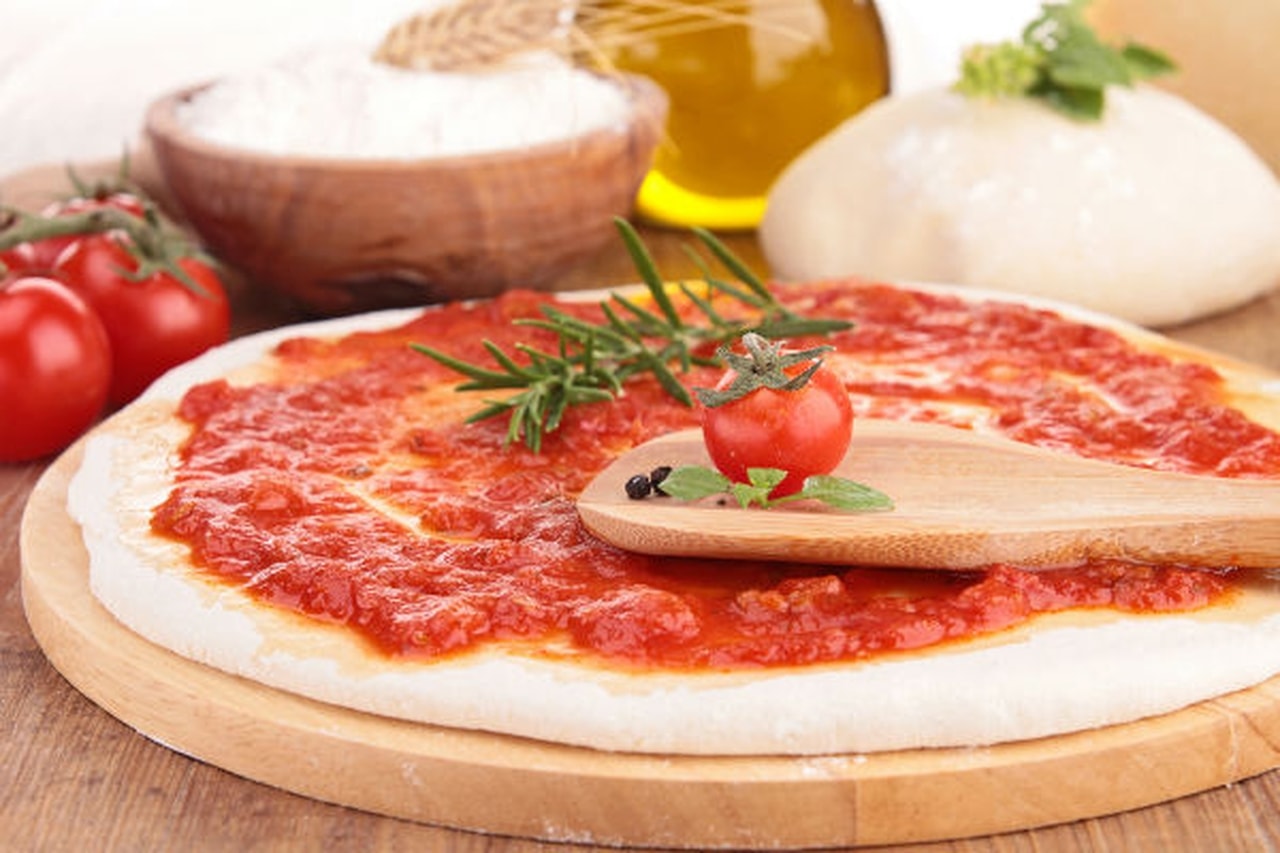 طريقة عمل بيتزا الشيش طاووك - صلصة البيتزا