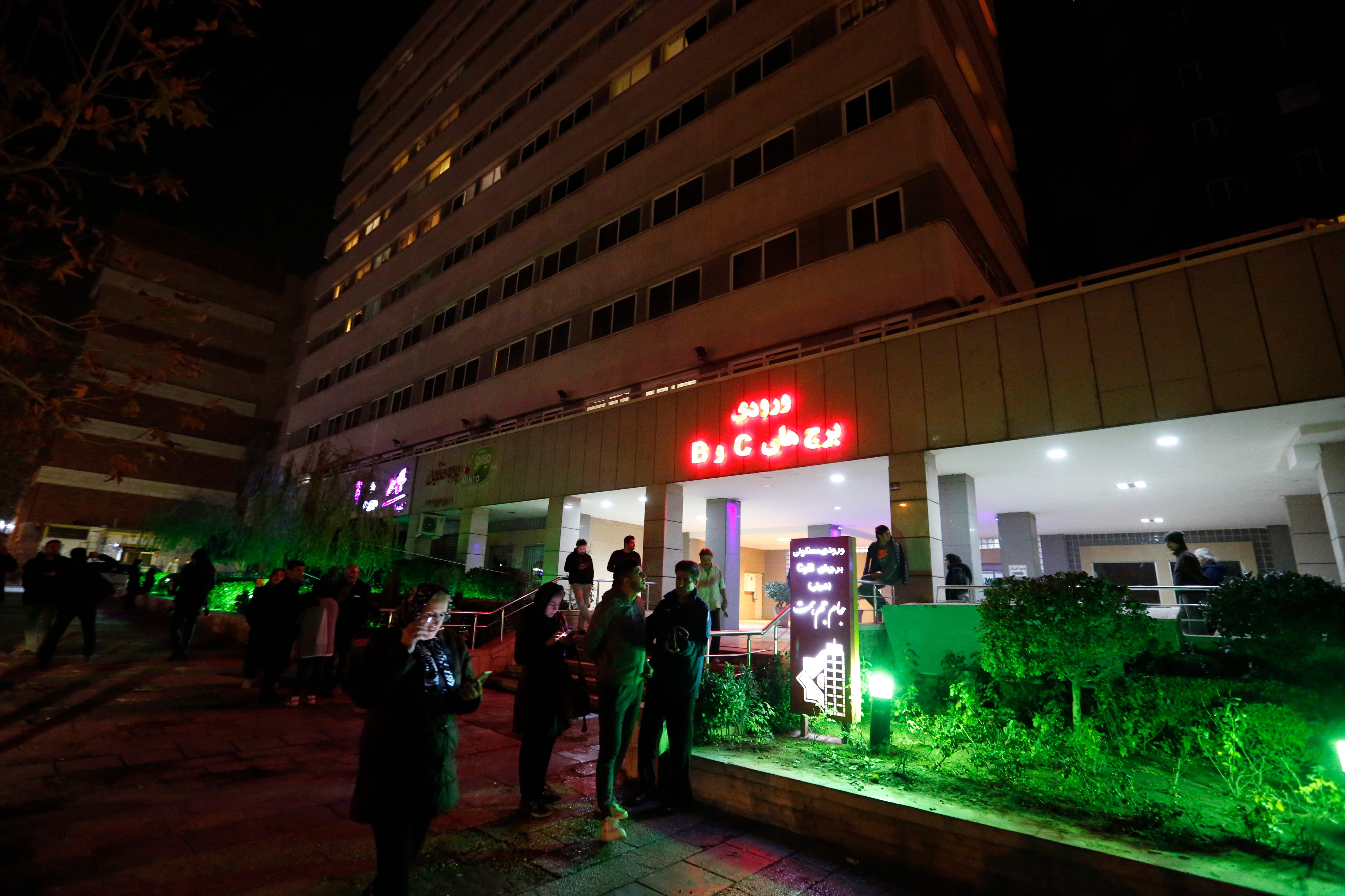 عدد من الإيرانيين