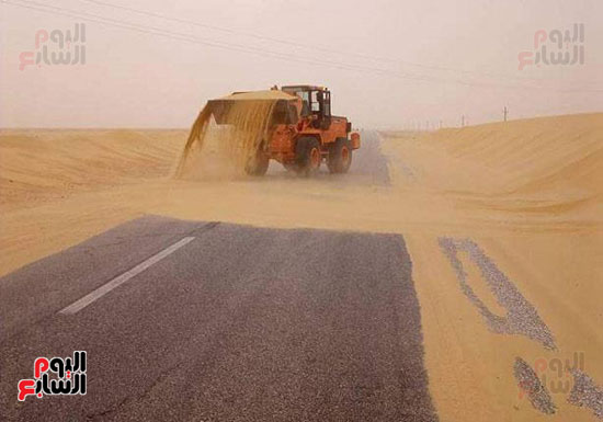 اعمال رفع الكثبان الرملية