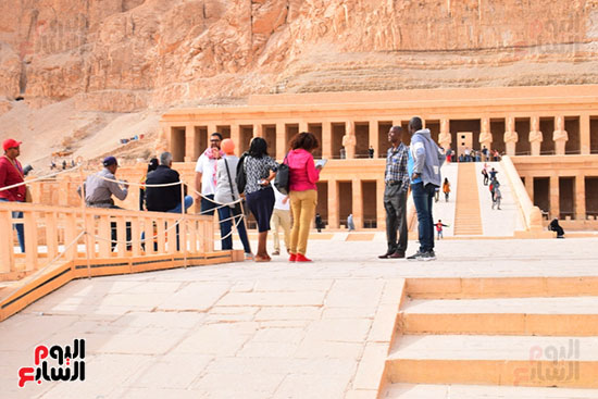 توافد كبير من السياح الاجانب بمعبد حتشبسوت
