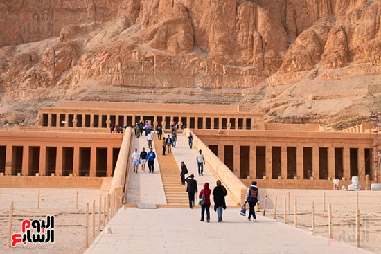 جانب من اقبال السياح علي معبد الملكة حتشبسوت بالبر الغربي