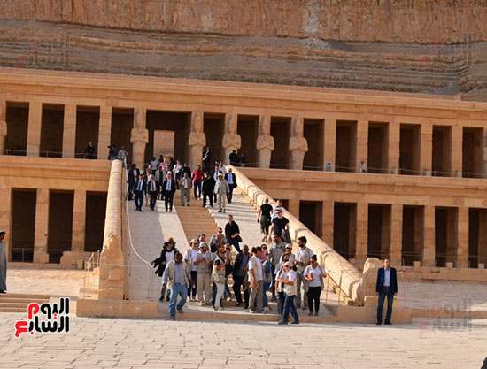 تحسن الطقس يرفع أعداد السائحين بمعابد الاقصر