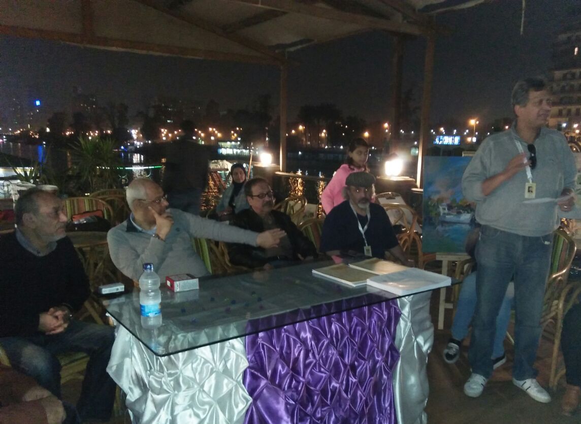 21 الدكتور طاهر عبدالعظيم قبل تكريم المشاركين بالملتقى