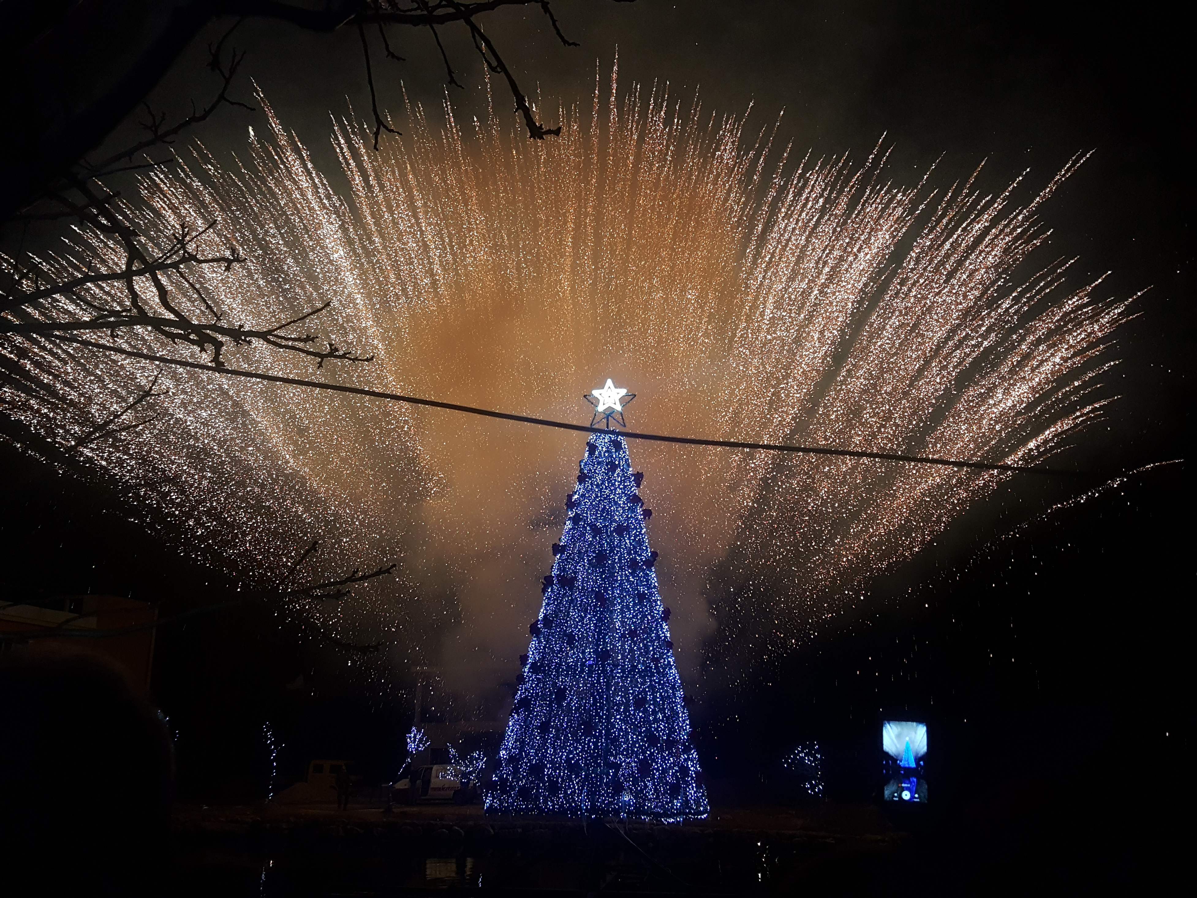 إضاءة شجرة عيد الميلاد في سهل البقاع اللبنانى