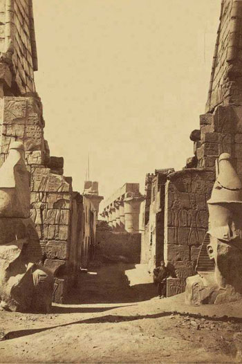 مدخل معبد الاقصر قبل الحفائر داخله