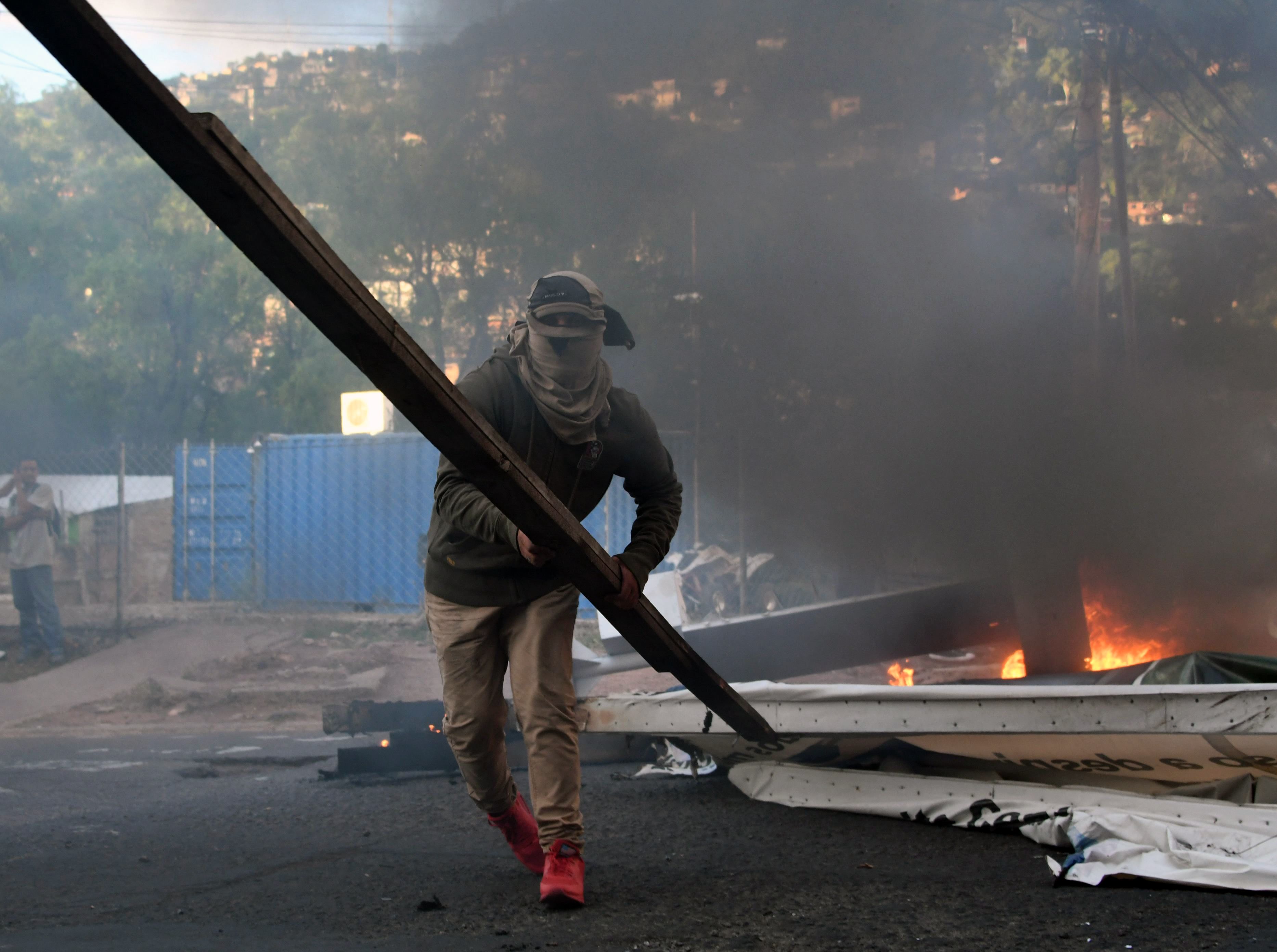 اشتباكات عنيفة بين شرطة هندوراس ومحتجين على فوز أورلاندو بولاية جديدة