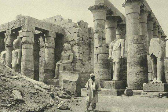 العمال داخل معبد الاقصر قديما