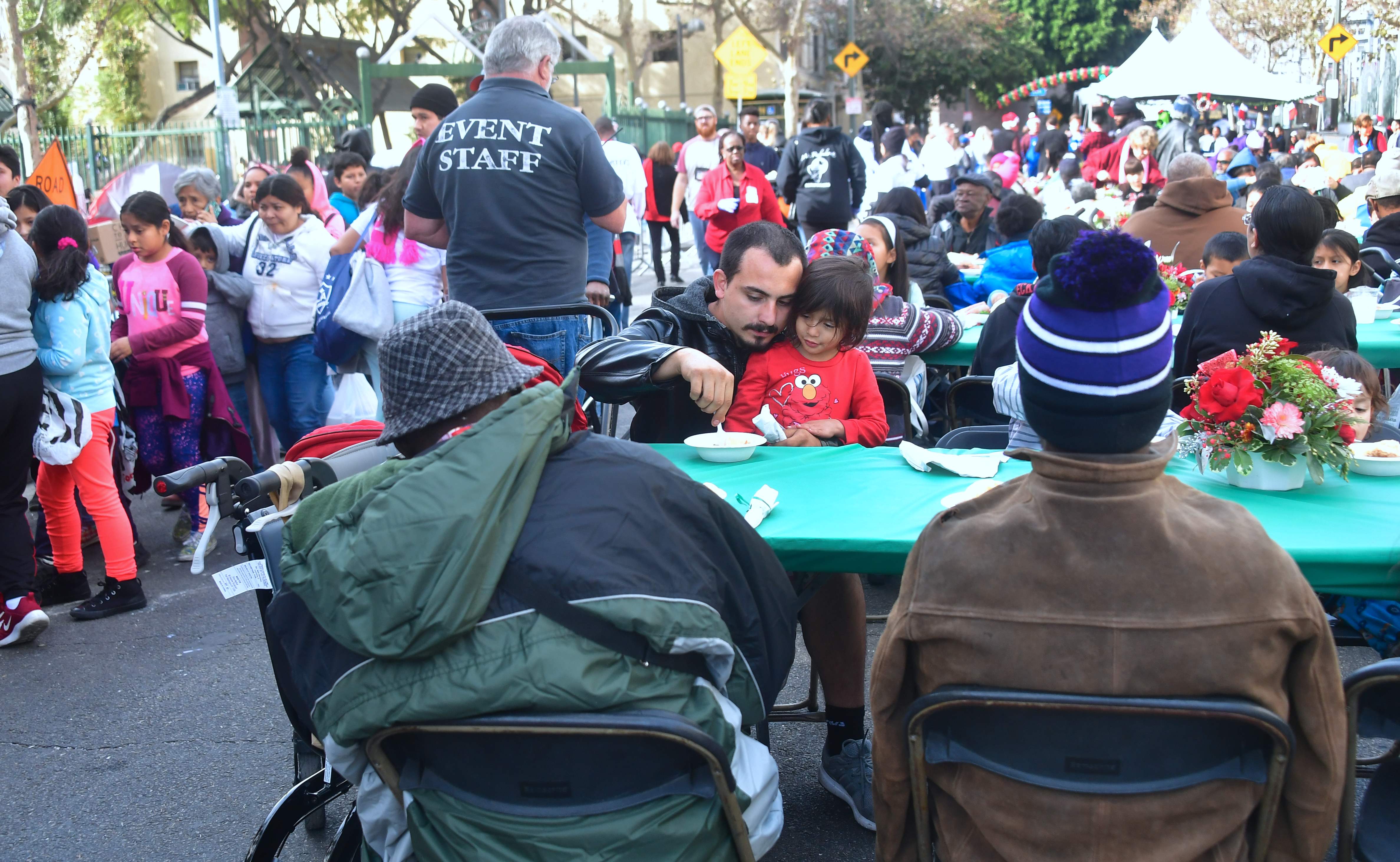 مائدة للمشردين فى لوس انجلوس