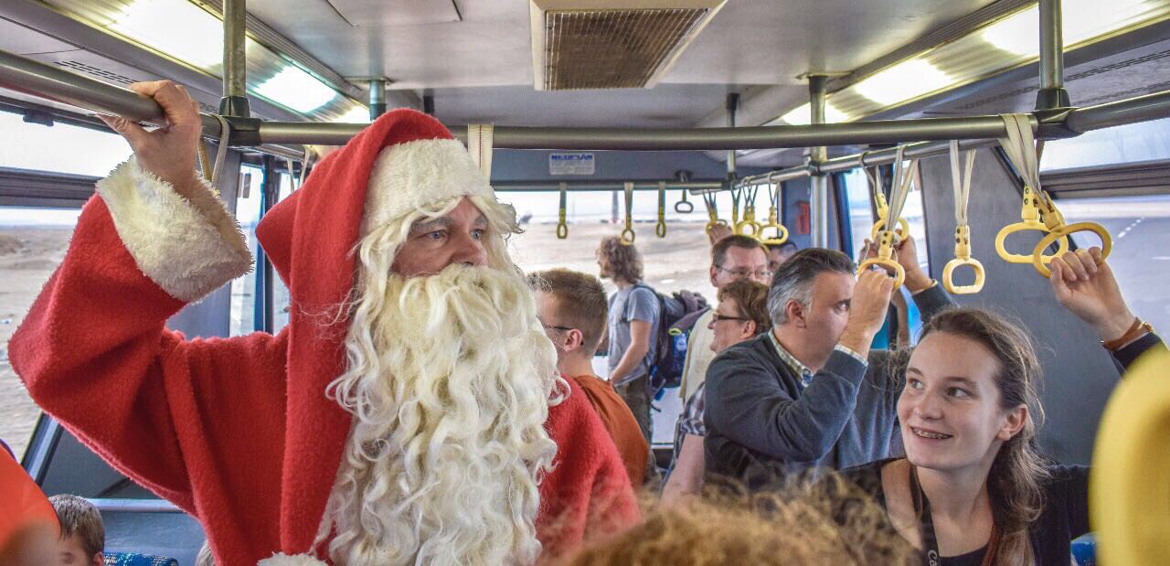  بابا نويل فور وصولة لمطار مرسى علم 