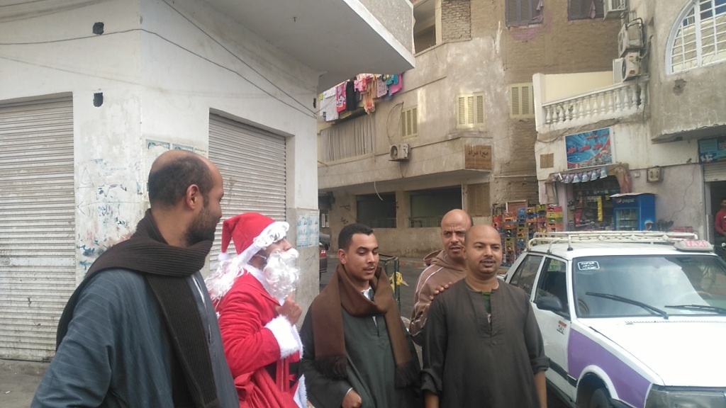 بابا نويل بشوارع قنا (2)