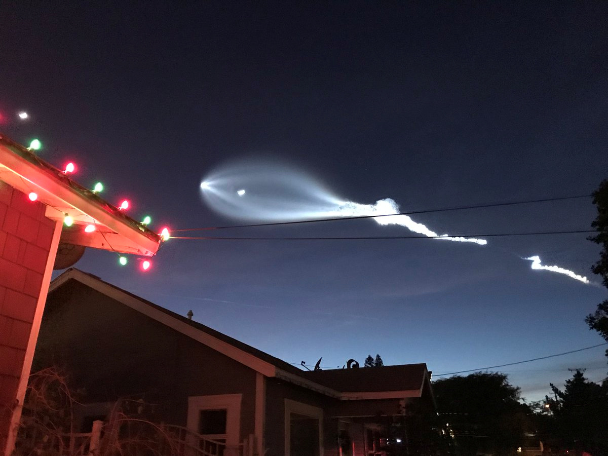 سكان كاليفورنيا يشاهدون  صاروخ فالكون 9