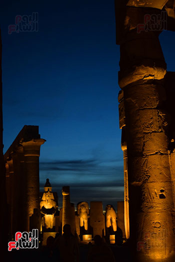  التماثيل تعانق السماء فى معبد الأقصر